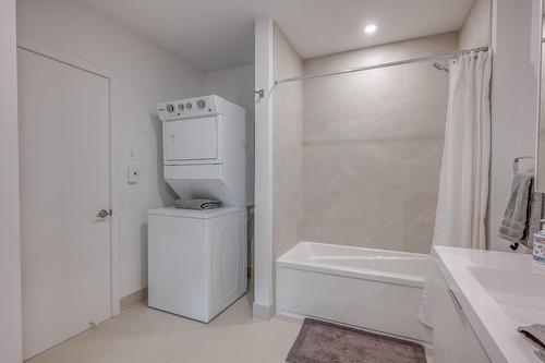 Bathroom - 200-645 Rue Légaré, Mont-Tremblant, QC - Indoor Photo Showing Laundry Room