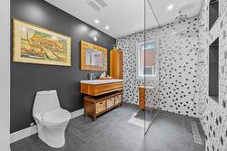 Salle de bains attenante à la CCP - 