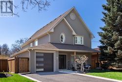 7 FOREST PATH COURT  Toronto, ON M9V 1L4