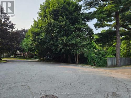 70 FT FRONTAGE ON QUIET VEROLI CRT - 1050 Lorne Park Road, Mississauga, ON - Outdoor
