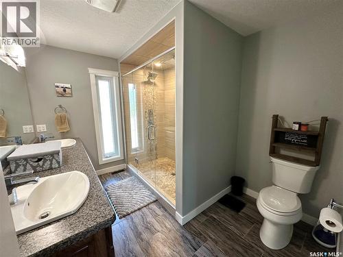 2 Derby Lane, Big Shell, SK - Indoor Photo Showing Bathroom
