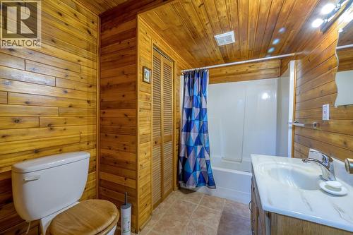 1743 Sheridan Drive, Kamloops, BC - Indoor Photo Showing Bathroom