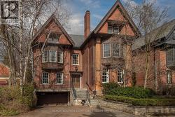 10 PINE HILL ROAD  Toronto, ON M4W 1P6