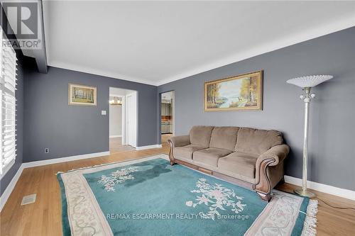 9 Gavin Drive, St. Catharines, ON - Indoor Photo Showing Living Room