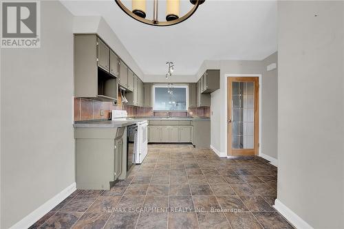 9 Gavin Drive, St. Catharines, ON - Indoor Photo Showing Kitchen