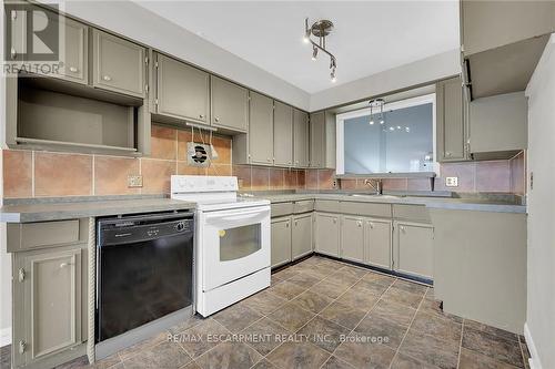 9 Gavin Drive, St. Catharines, ON - Indoor Photo Showing Kitchen