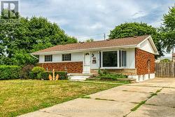 46 ORIOLE CRESCENT  Grimsby, ON L3M 3X6