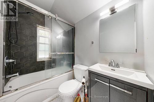 280 Cannon Street E, Hamilton, ON - Indoor Photo Showing Bathroom