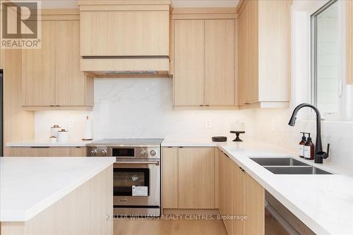 147 Lake Drive E, Georgina, ON - Indoor Photo Showing Kitchen With Double Sink With Upgraded Kitchen