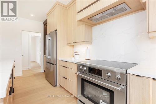 147 Lake Drive E, Georgina, ON - Indoor Photo Showing Kitchen