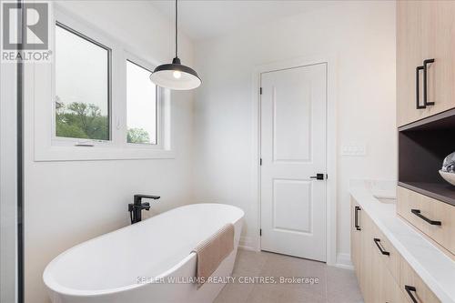 147 Lake Drive E, Georgina, ON - Indoor Photo Showing Bathroom