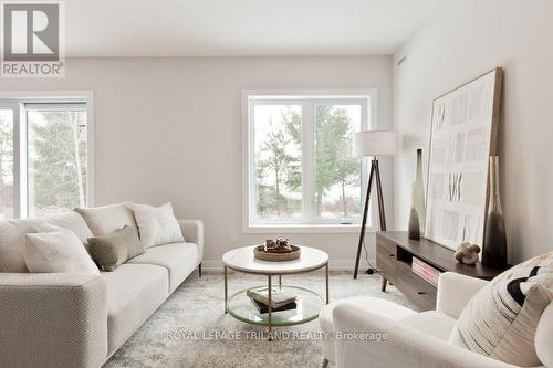 169 Styles Drive, St. Thomas, ON - Indoor Photo Showing Living Room