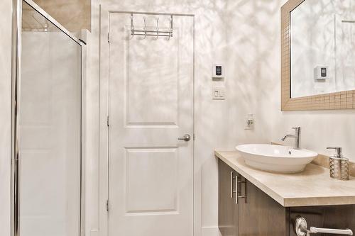 Salle de bains - 102-6605 Rue Hochelaga, Montréal (Mercier/Hochelaga-Maisonneuve), QC - Indoor Photo Showing Bathroom