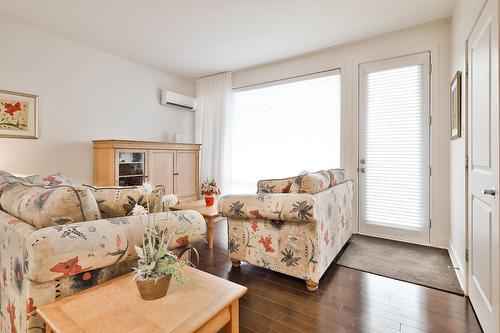 Salon - 102-6605 Rue Hochelaga, Montréal (Mercier/Hochelaga-Maisonneuve), QC - Indoor Photo Showing Living Room