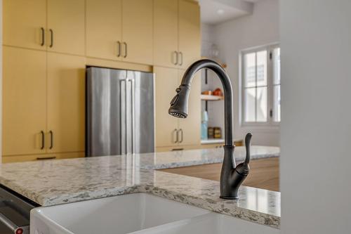 Cuisine - 303-43 Rue D'Auteuil, Québec (La Cité-Limoilou), QC - Indoor Photo Showing Kitchen With Double Sink