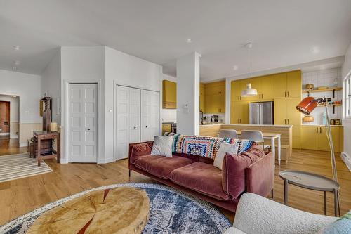 Salon - 303-43 Rue D'Auteuil, Québec (La Cité-Limoilou), QC - Indoor Photo Showing Living Room