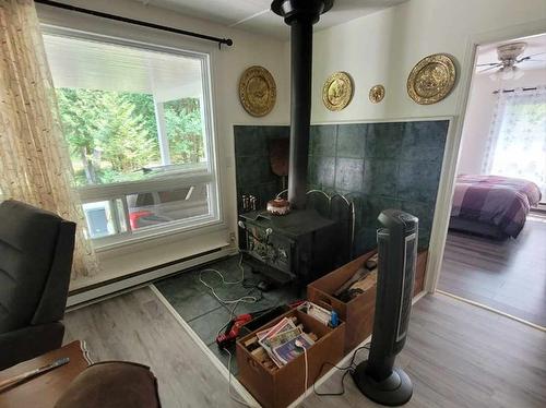 Salon - 122 Ch. Renaud, Val-Des-Bois, QC - Indoor