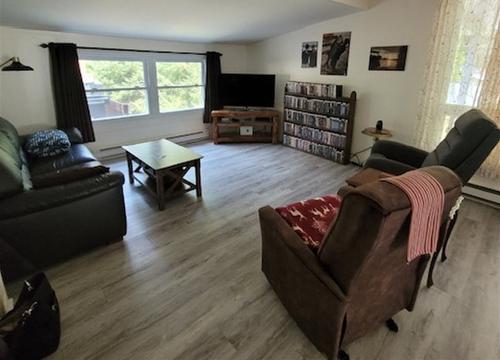 Salon - 122 Ch. Renaud, Val-Des-Bois, QC - Indoor Photo Showing Living Room