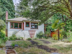 2561 Forbes St  Victoria, BC V8R 4B9