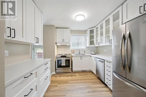 1370 Roylen Road, Oakville, ON - Indoor Photo Showing Kitchen