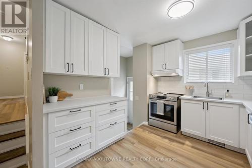 1370 Roylen Road, Oakville, ON - Indoor Photo Showing Kitchen With Upgraded Kitchen