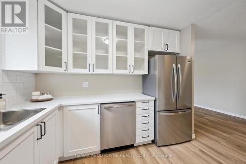 1370 Roylen Road, Oakville, ON - Indoor Photo Showing Kitchen