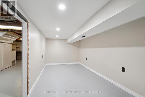 1370 Roylen Road, Oakville, ON - Indoor