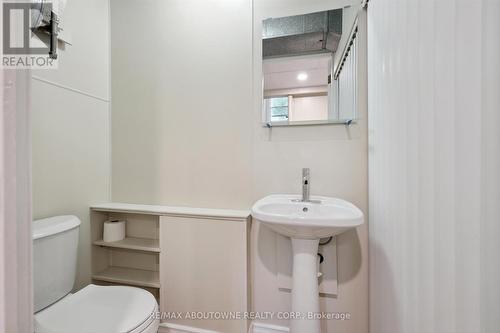 1370 Roylen Road, Oakville, ON - Indoor Photo Showing Bathroom