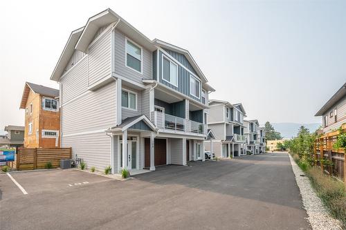 107-770 Argyle Street, Penticton, BC - Outdoor