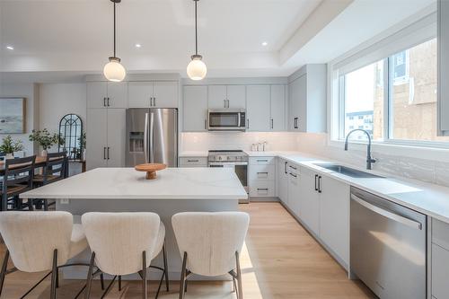 107-770 Argyle Street, Penticton, BC - Indoor Photo Showing Kitchen With Upgraded Kitchen