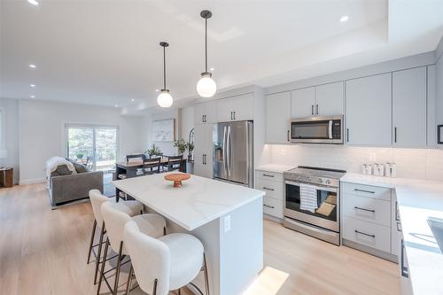 107-770 Argyle Street, Penticton, BC - Indoor Photo Showing Kitchen With Upgraded Kitchen