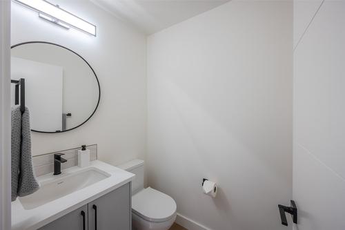 107-770 Argyle Street, Penticton, BC - Indoor Photo Showing Bathroom