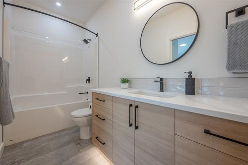 107-770 Argyle Street, Penticton, BC - Indoor Photo Showing Bathroom