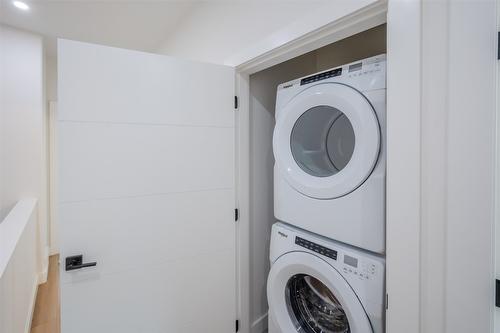 107-770 Argyle Street, Penticton, BC - Indoor Photo Showing Laundry Room