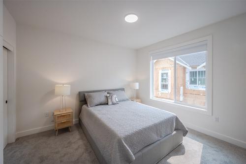 107-770 Argyle Street, Penticton, BC - Indoor Photo Showing Bedroom