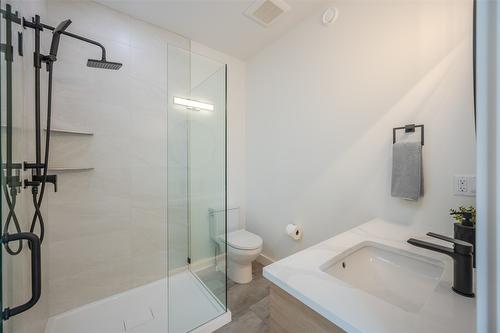 107-770 Argyle Street, Penticton, BC - Indoor Photo Showing Bathroom