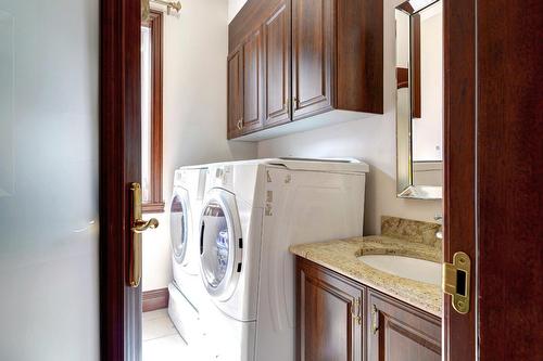 Salle de lavage - 6002 Rue Portelance, Laval (Auteuil), QC - Indoor Photo Showing Laundry Room