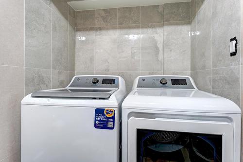 Salle d'eau - 6002 Rue Portelance, Laval (Auteuil), QC - Indoor Photo Showing Laundry Room