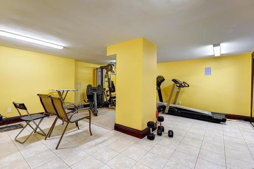 Salle de jeux - 6002 Rue Portelance, Laval (Auteuil), QC - Indoor Photo Showing Gym Room