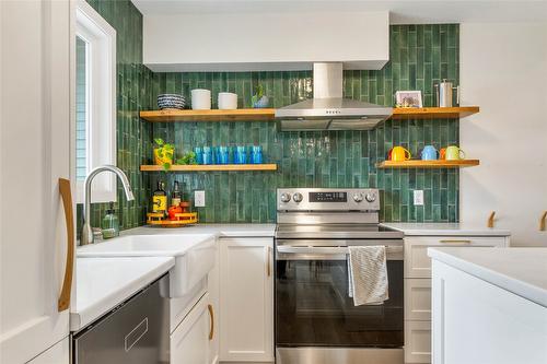 21-1985 Burtch Road, Kelowna, BC - Indoor Photo Showing Kitchen