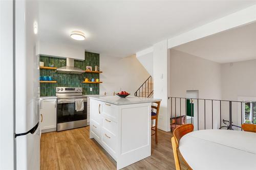 21-1985 Burtch Road, Kelowna, BC - Indoor Photo Showing Kitchen