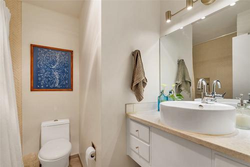 21-1985 Burtch Road, Kelowna, BC - Indoor Photo Showing Bathroom