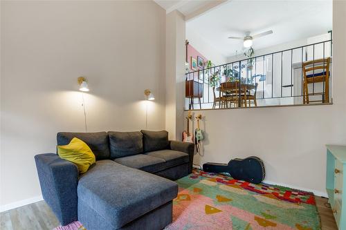21-1985 Burtch Road, Kelowna, BC - Indoor Photo Showing Living Room