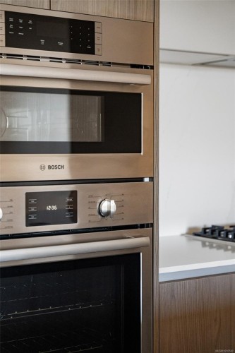 1012-2000 Hannington Rd, Langford, BC - Indoor Photo Showing Kitchen