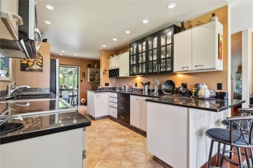 1-981 Fir Tree Glen, Saanich, BC 