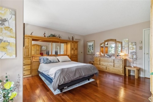 1-981 Fir Tree Glen, Saanich, BC 