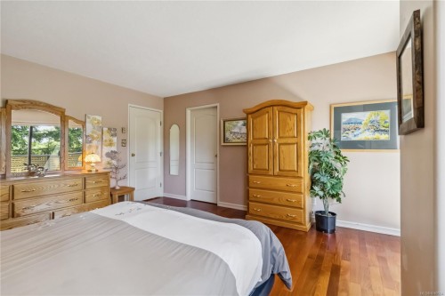 1-981 Fir Tree Glen, Saanich, BC 