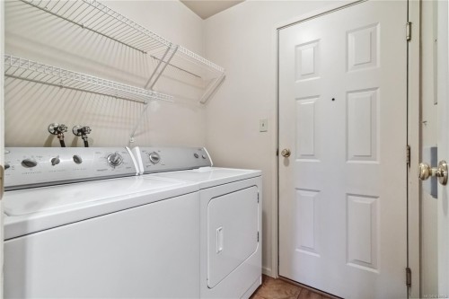 1-981 Fir Tree Glen, Saanich, BC 