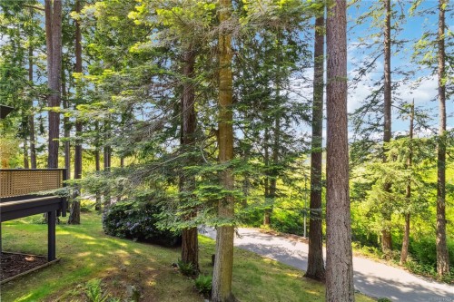1-981 Fir Tree Glen, Saanich, BC 