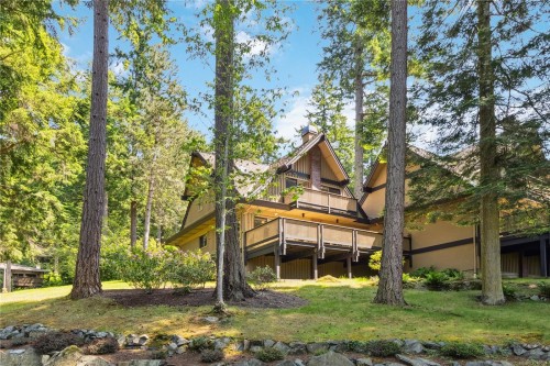 1-981 Fir Tree Glen, Saanich, BC 